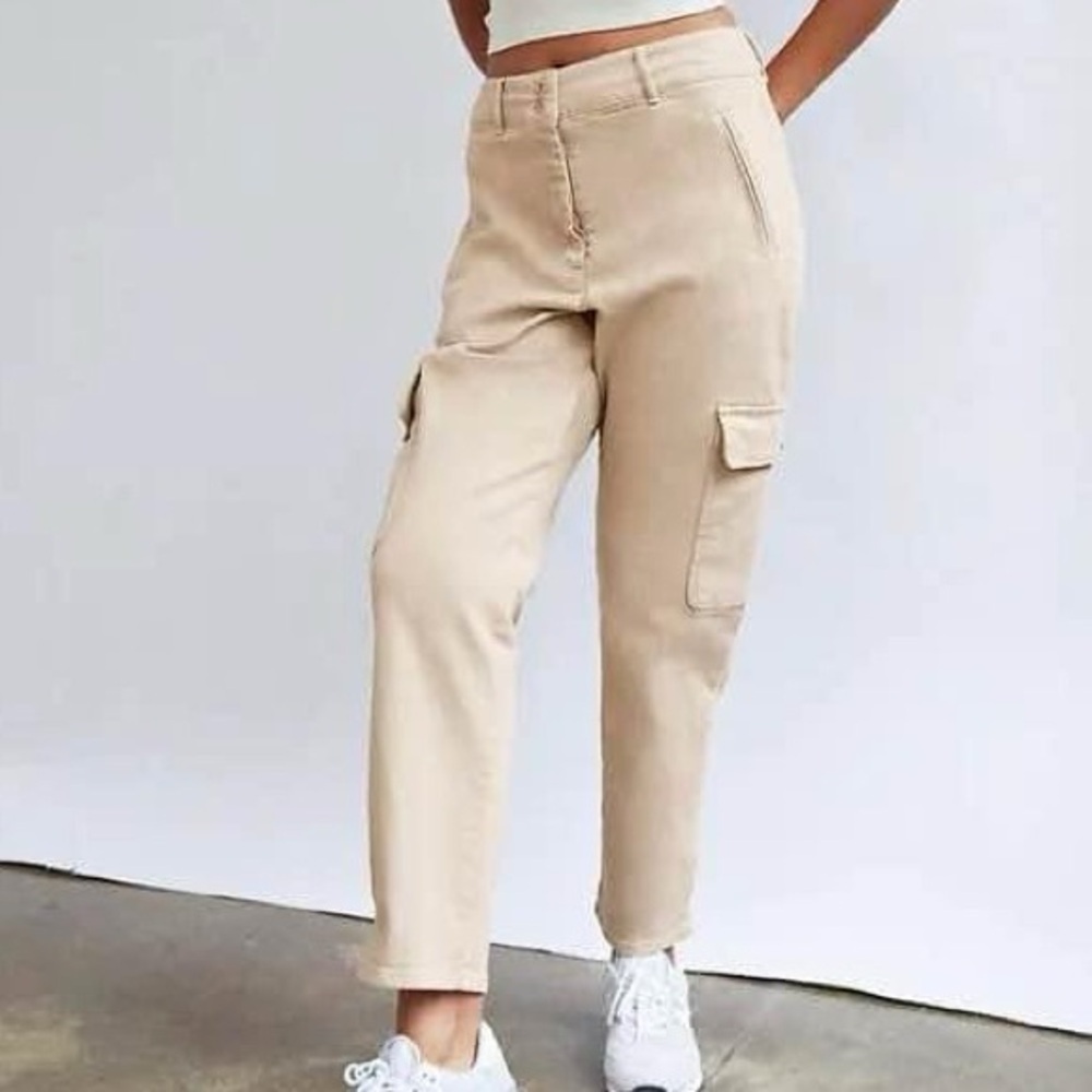 ❤️2/$60❤️[8] Aritzia Wilfred Free Womens Modern High Waist Cargo Pants Cream